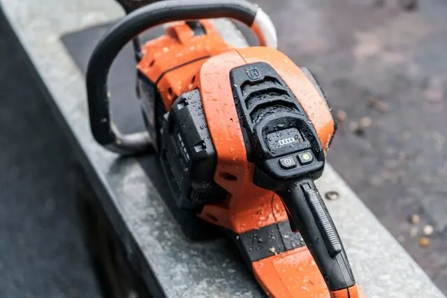 HUSQVARNA 435I ACCU KETTINGZAAG 40 CM  ZONDER ACCU EN LADER