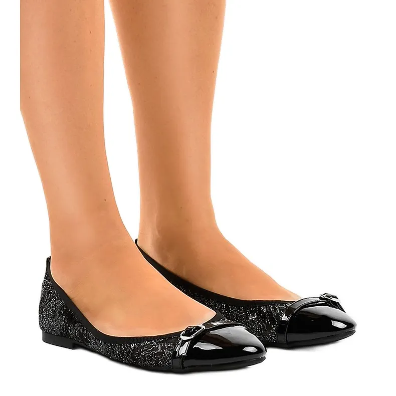 Zwarte opengewerkte ballerina's 3026